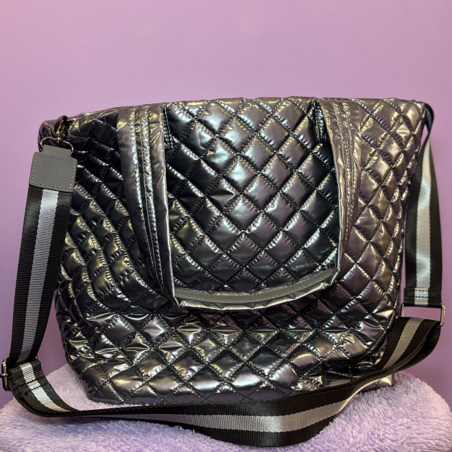 METALLIC QUILTED BAG GRAY
