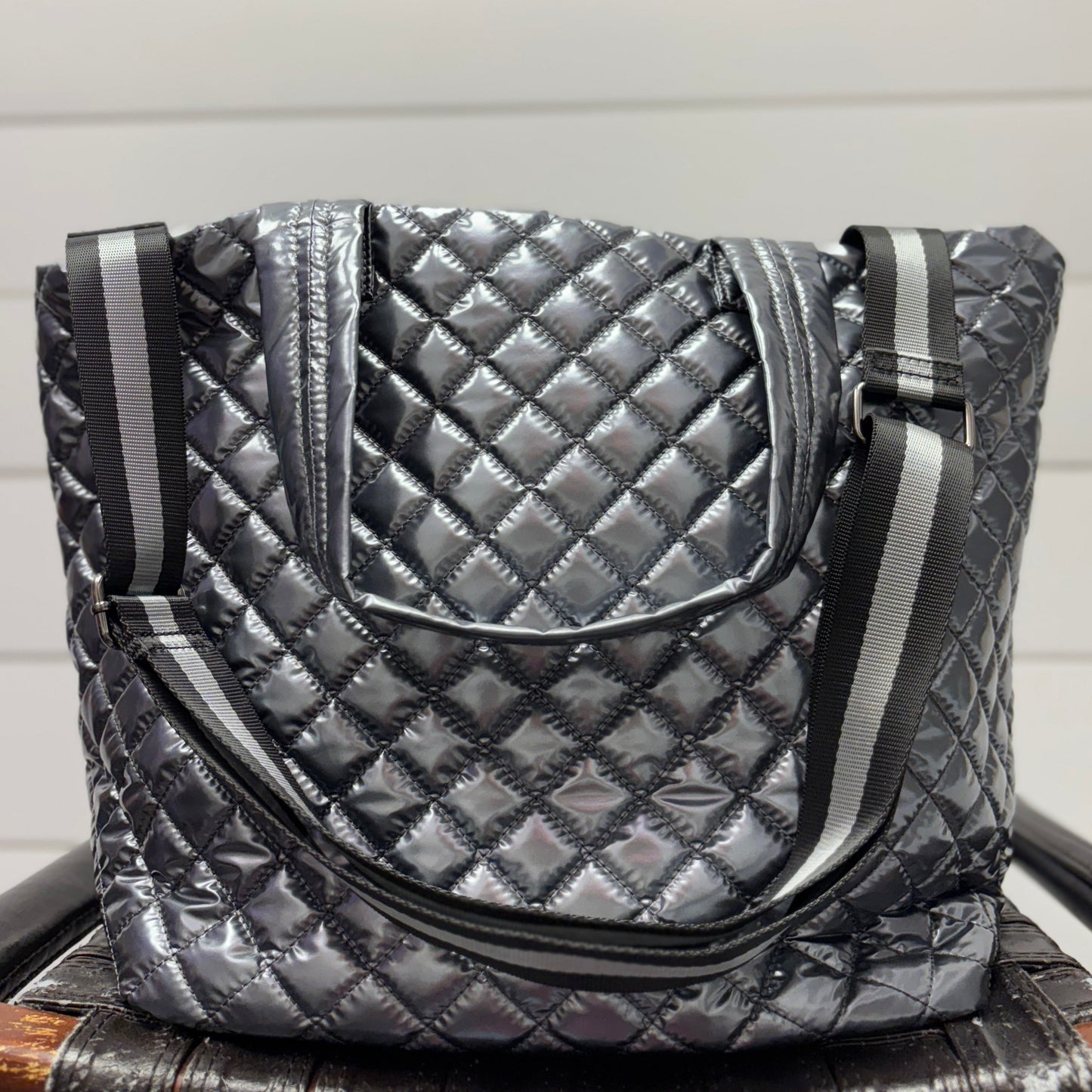 METALLIC QUILTED BAG GRAY