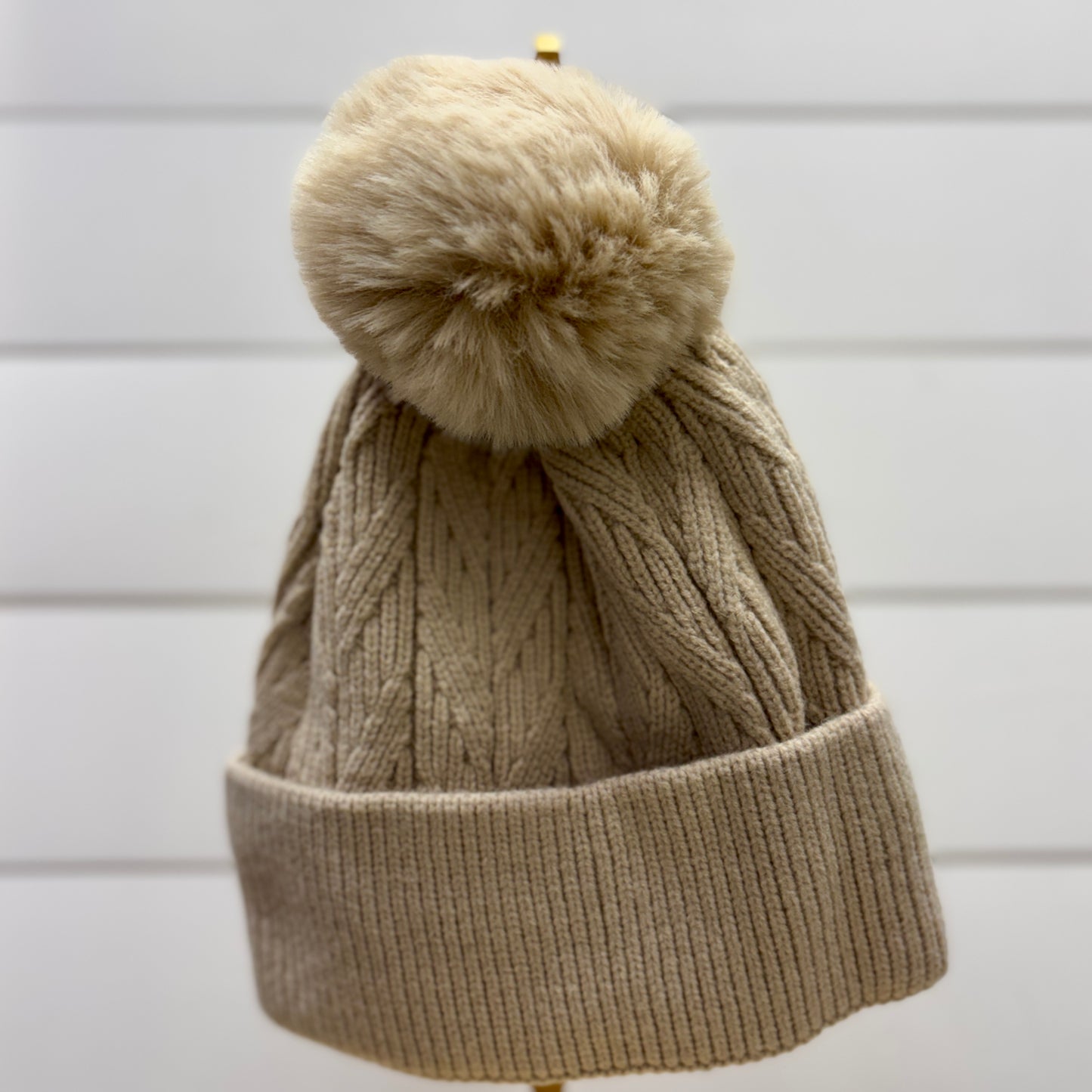 CLASSIC KNIT BEANIE WITH POM POM