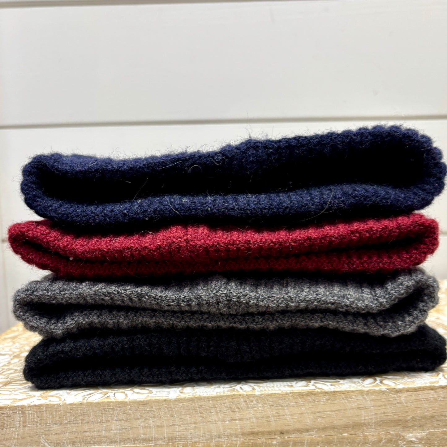 ESSENTIAL KNIT BEANIE
