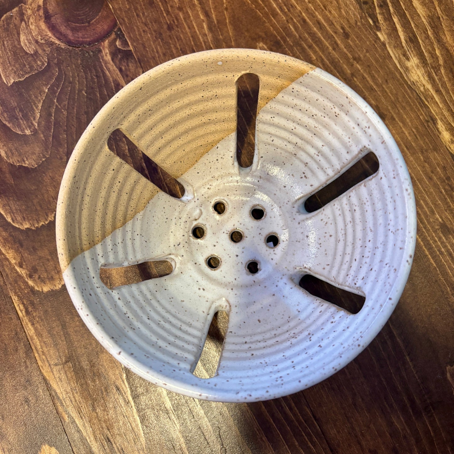 HANDMADE CERAMIC BERRY BOWL