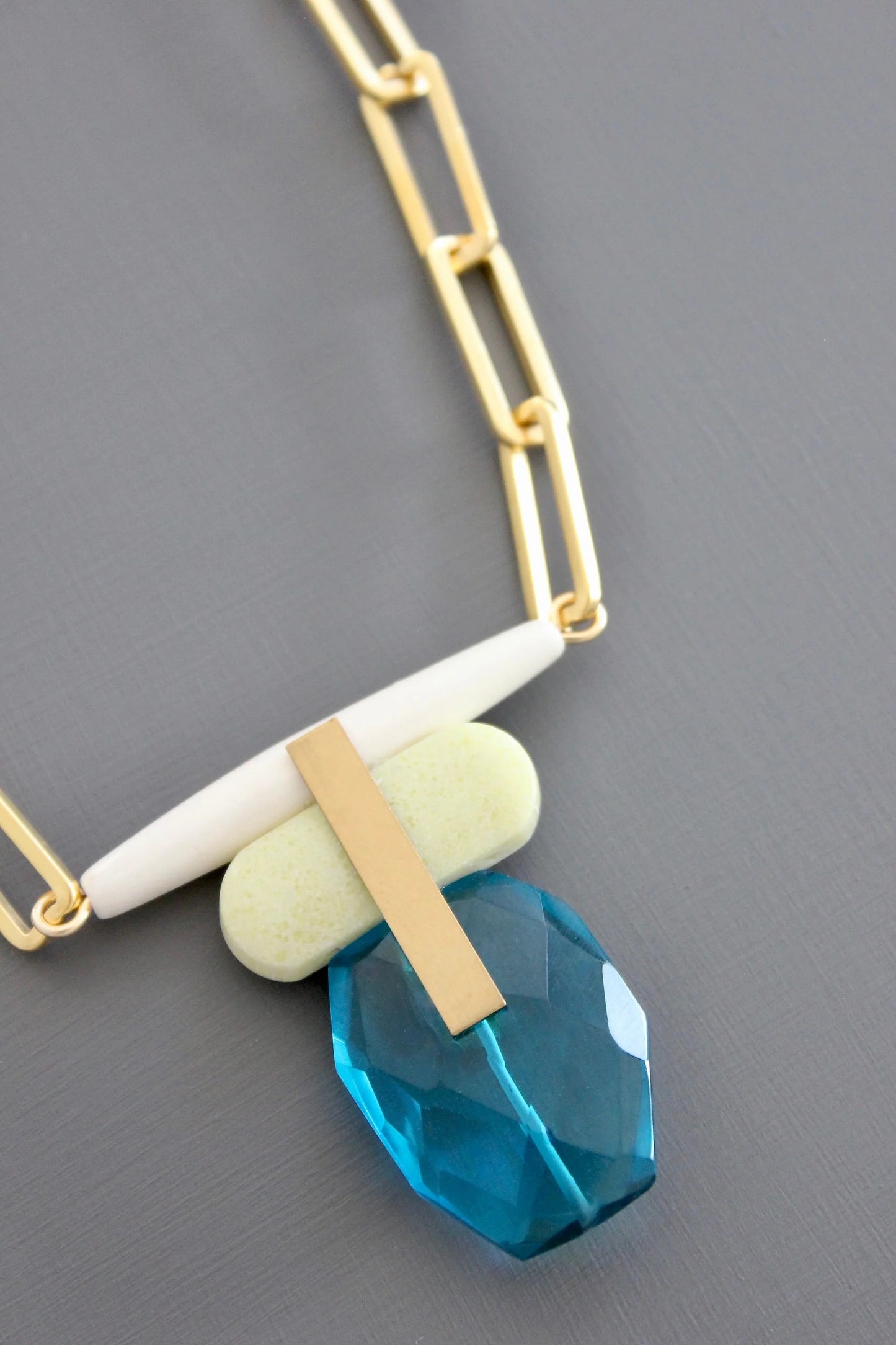 DAVID AUBREY CAPRI BLUE + LEMON JADE NECKLACE