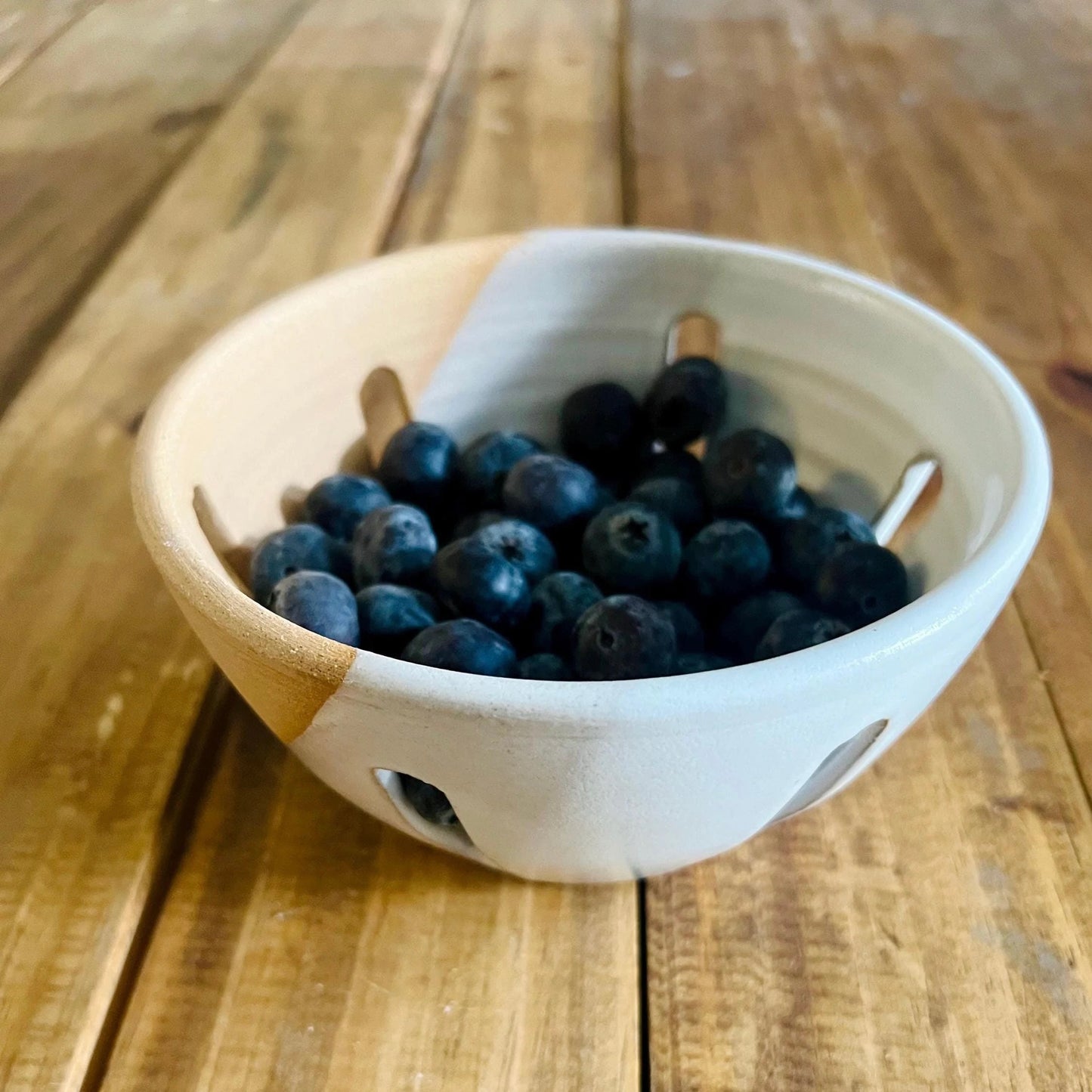 HANDMADE CERAMIC BERRY BOWL
