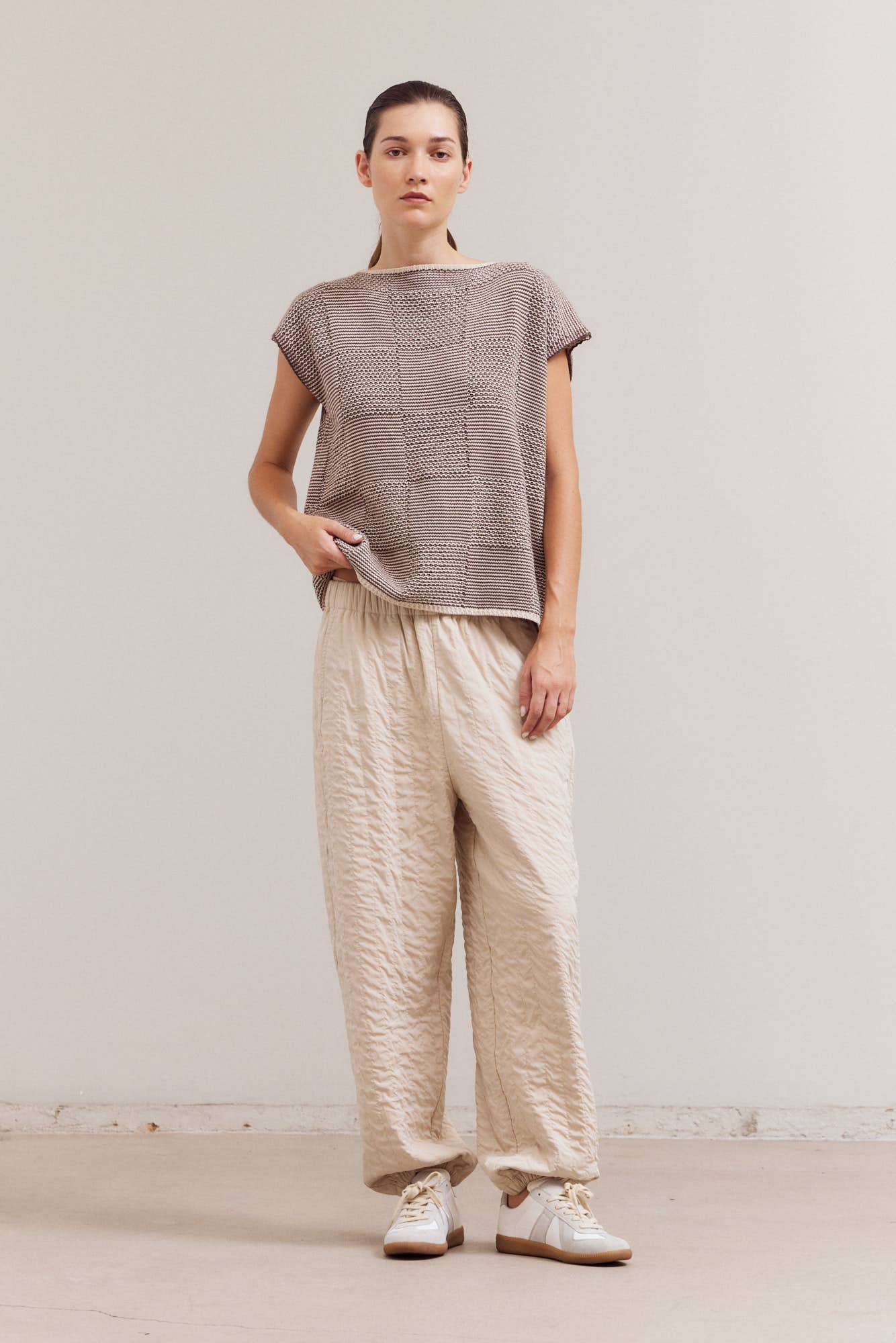 41771 - MIXED YARN SLEEVELESS SWEATER TOP