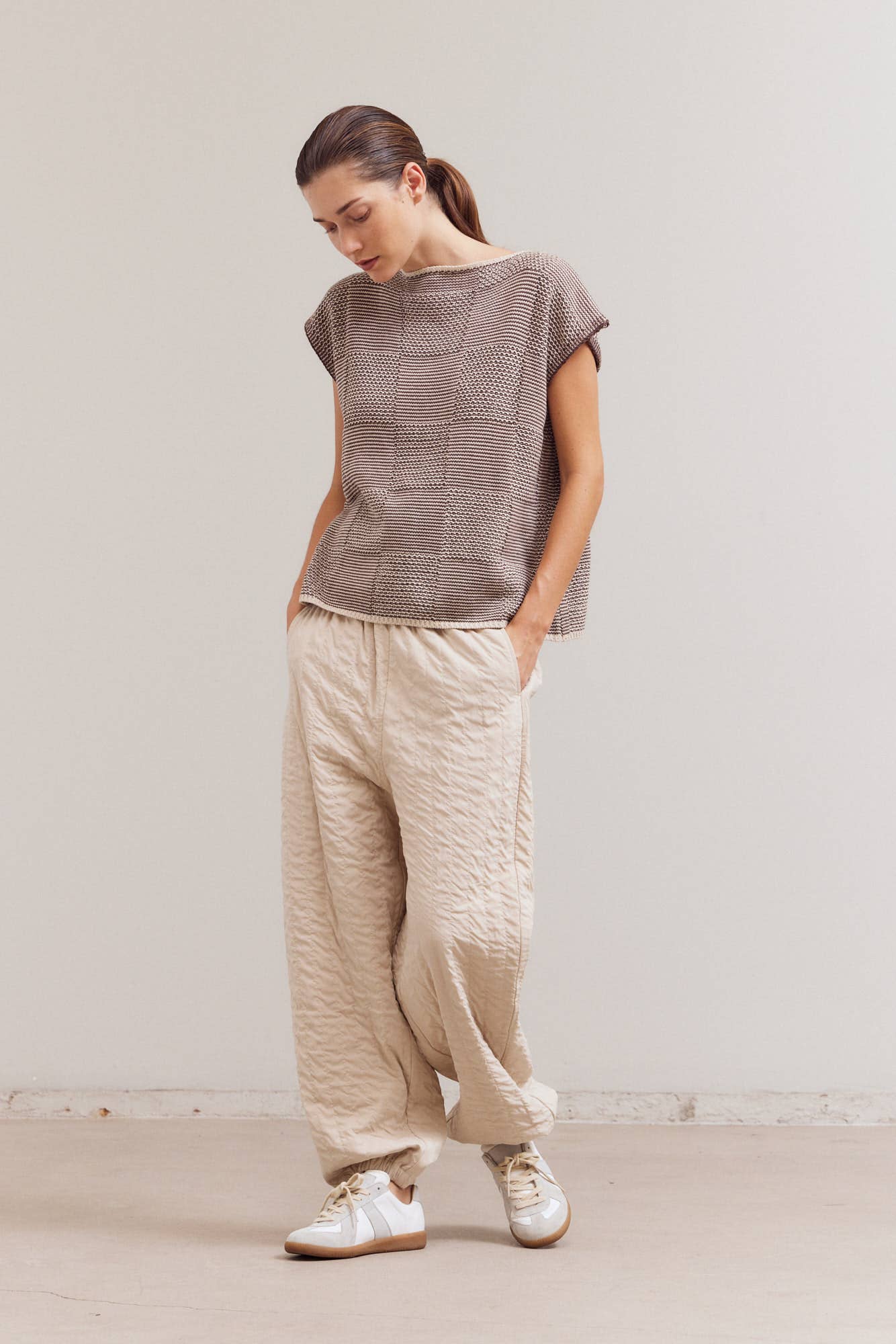 41771 - MIXED YARN SLEEVELESS SWEATER TOP