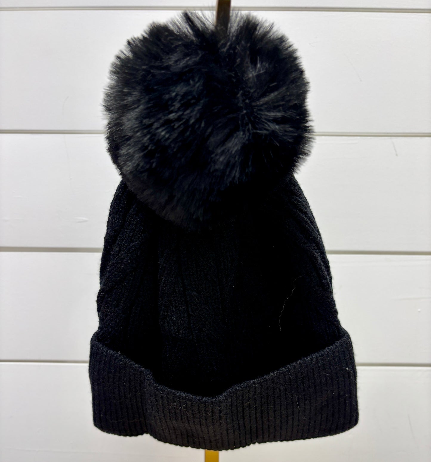 CLASSIC KNIT BEANIE WITH POM POM