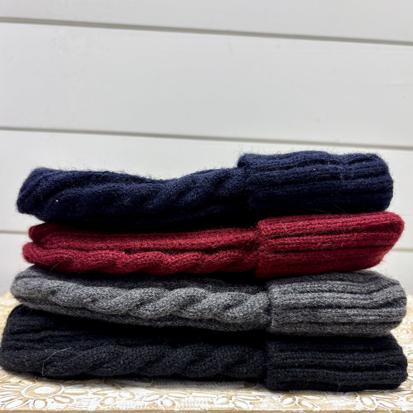 ESSENTIAL KNIT BEANIE